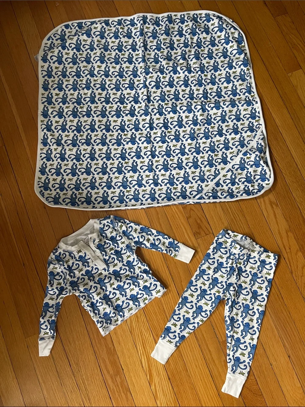Roberta Roller Rabbit baby3 pc set Pajama top/bottom w/ Matching Blanket/towel